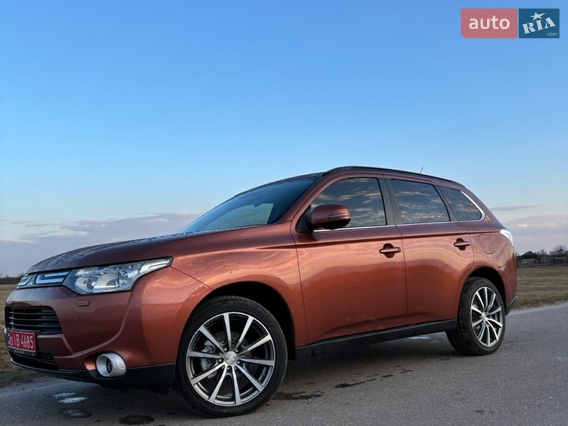 Внедорожник / Кроссовер Mitsubishi Outlander 2013 в Сарнах