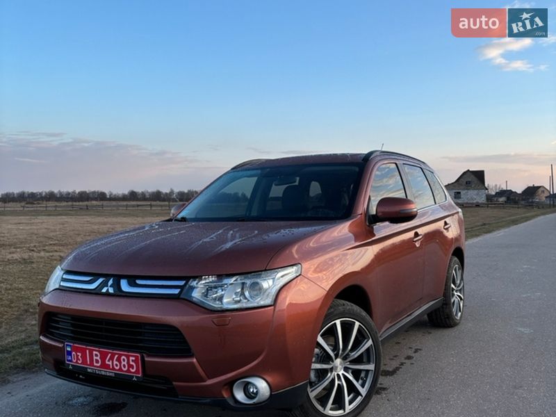 Внедорожник / Кроссовер Mitsubishi Outlander 2013 в Сарнах