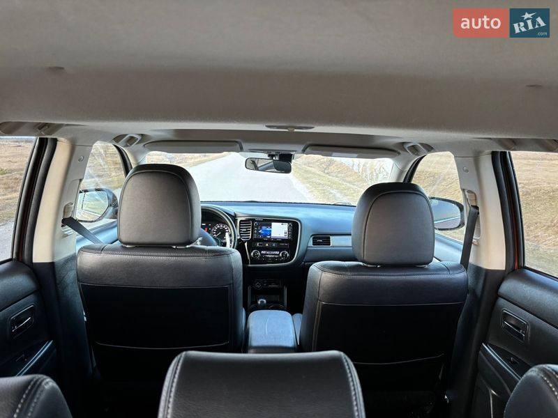 Внедорожник / Кроссовер Mitsubishi Outlander 2013 в Сарнах