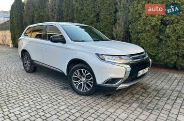 Внедорожник / Кроссовер Mitsubishi Outlander 2017 в Ирпене