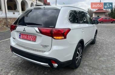 Внедорожник / Кроссовер Mitsubishi Outlander 2016 в Золочеве