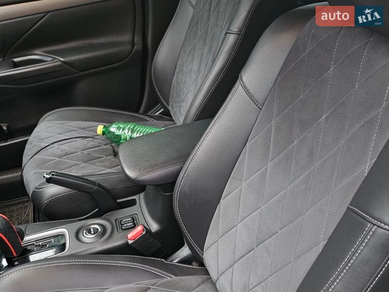 Внедорожник / Кроссовер Mitsubishi Outlander 2013 в Киеве