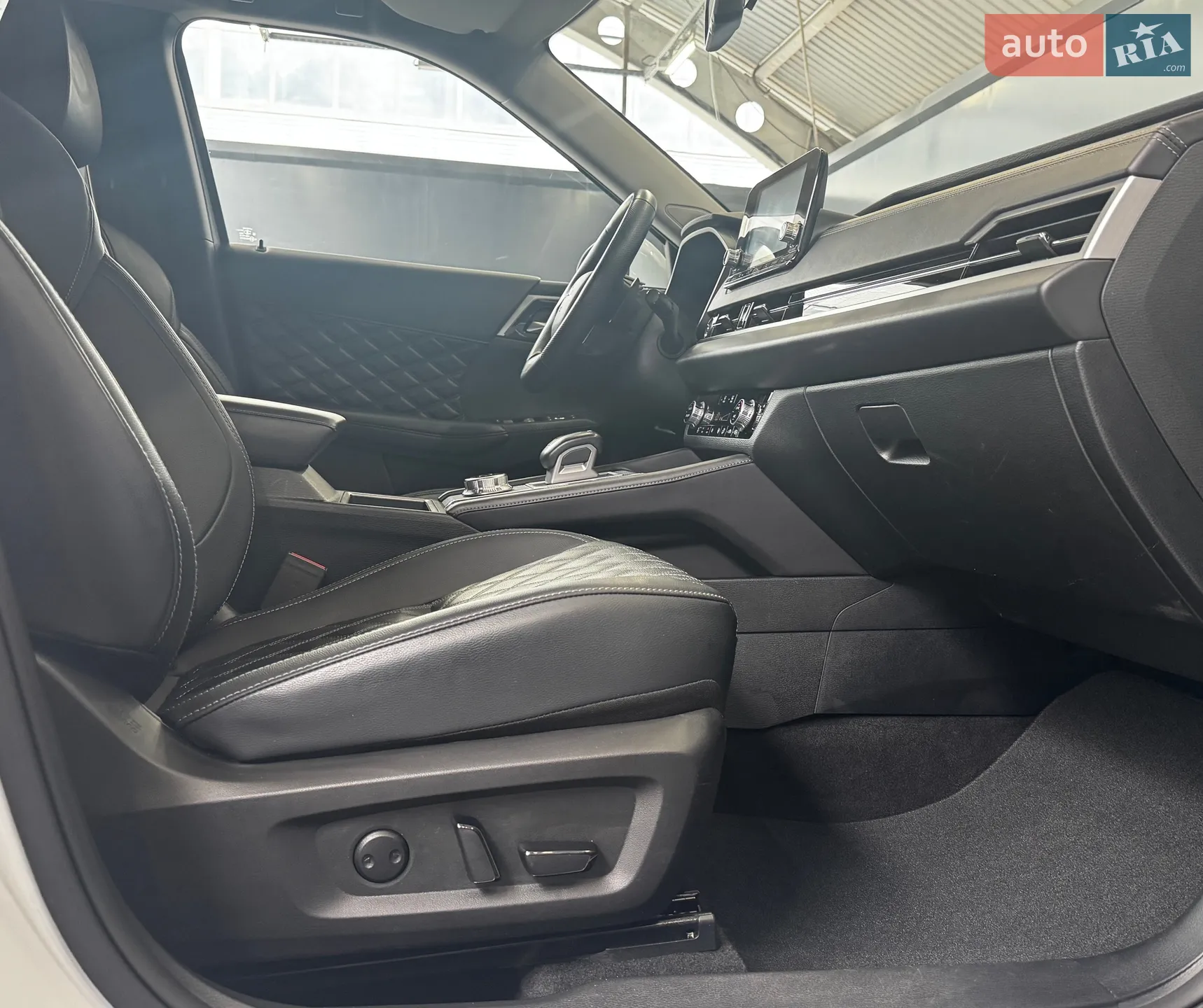 2024 Mitsubishi Outlander - мініатюра 32