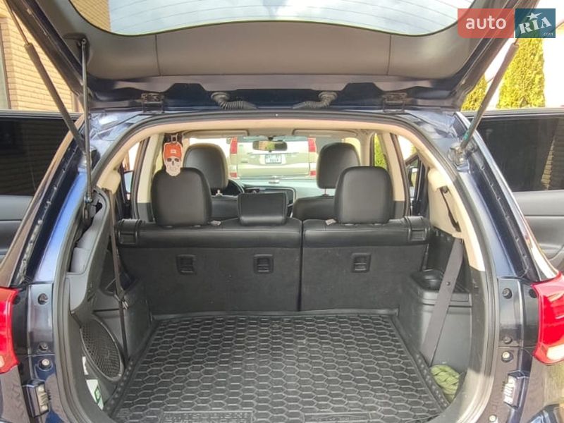 Внедорожник / Кроссовер Mitsubishi Outlander 2016 в Полтаве