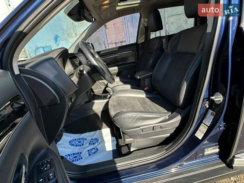 Внедорожник / Кроссовер Mitsubishi Outlander 2020 в Киеве