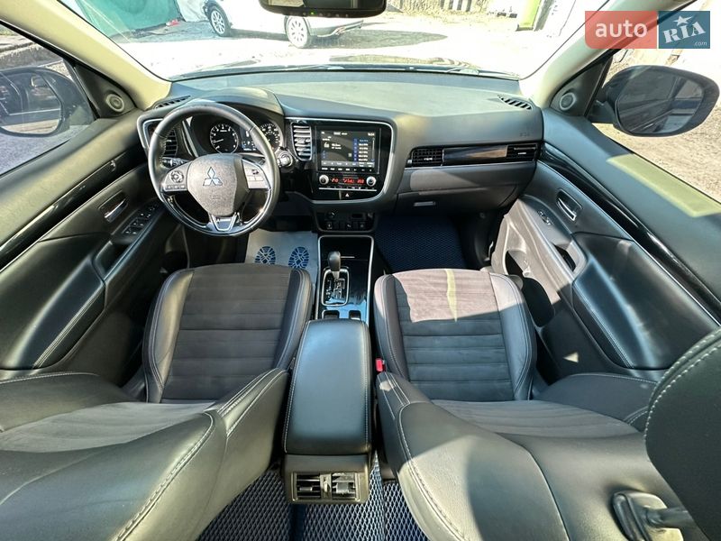 Внедорожник / Кроссовер Mitsubishi Outlander 2020 в Киеве