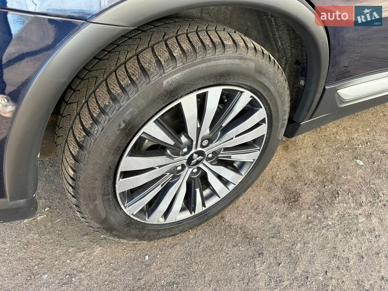 Внедорожник / Кроссовер Mitsubishi Outlander 2020 в Киеве