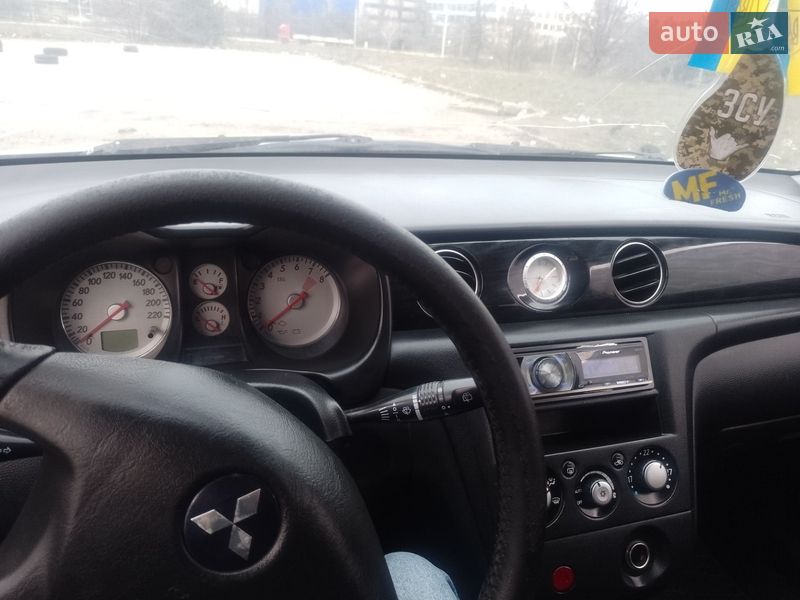 Позашляховик / Кросовер Mitsubishi Outlander 2003 в Дніпрі