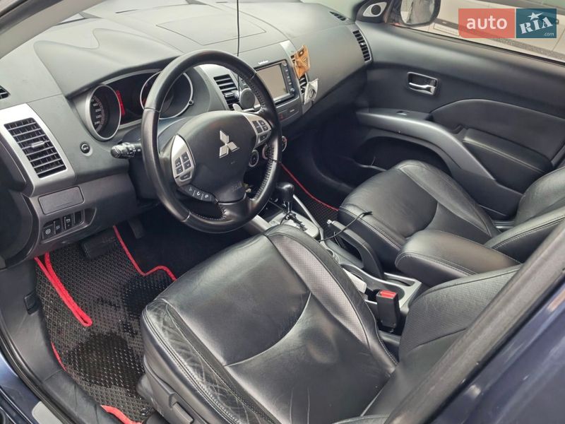 Позашляховик / Кросовер Mitsubishi Outlander 2009 в Києві