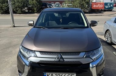 Позашляховик / Кросовер Mitsubishi Outlander 2019 в Києві