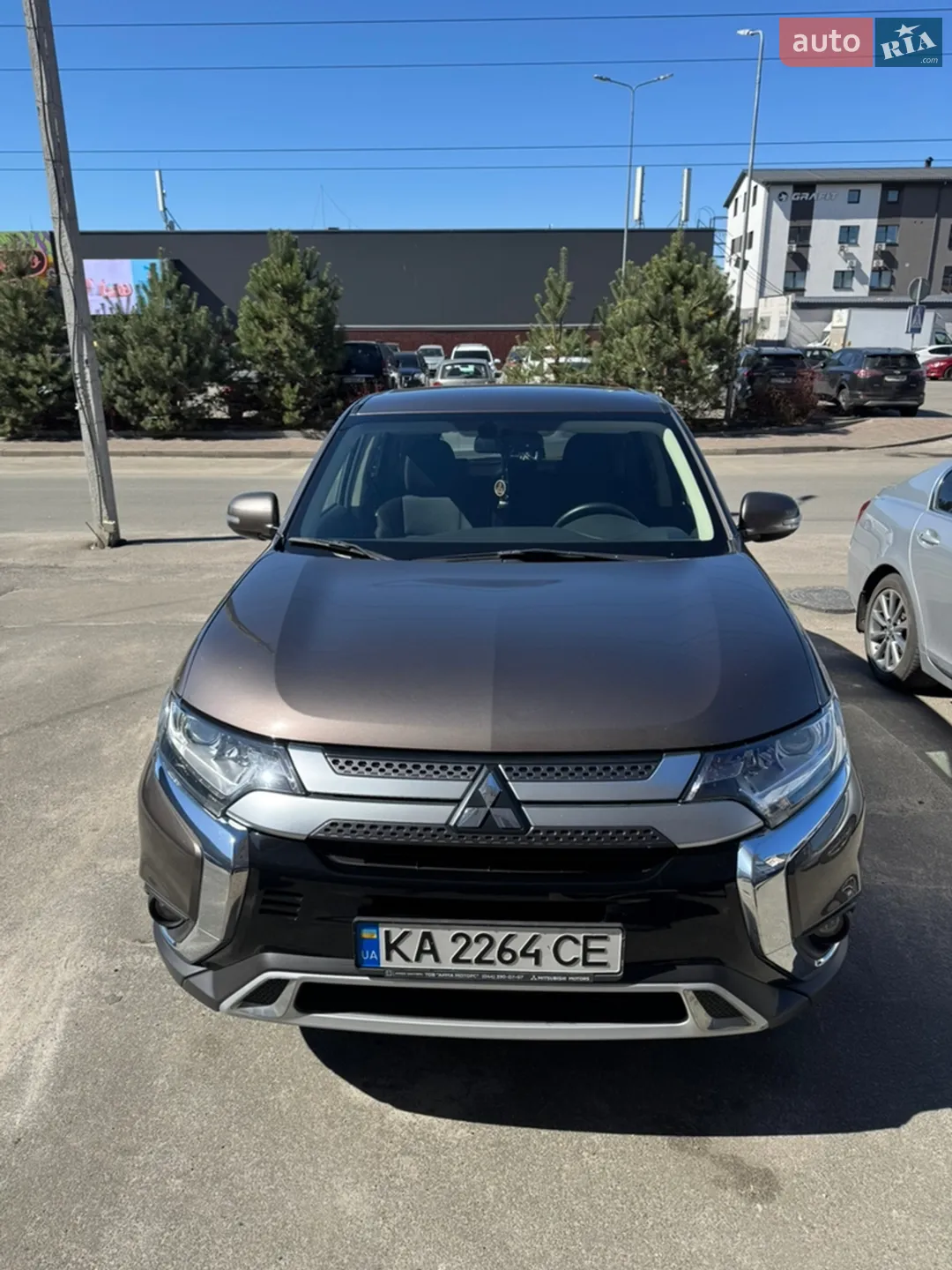 2019 Mitsubishi Outlander - фото 1