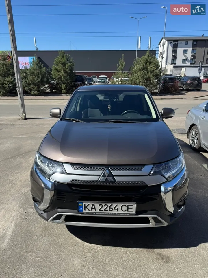 2020 Mitsubishi Outlander - мініатюра 9