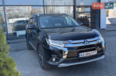 Внедорожник / Кроссовер Mitsubishi Outlander 2017 в Киеве