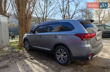 Внедорожник / Кроссовер Mitsubishi Outlander 2016 в Харькове