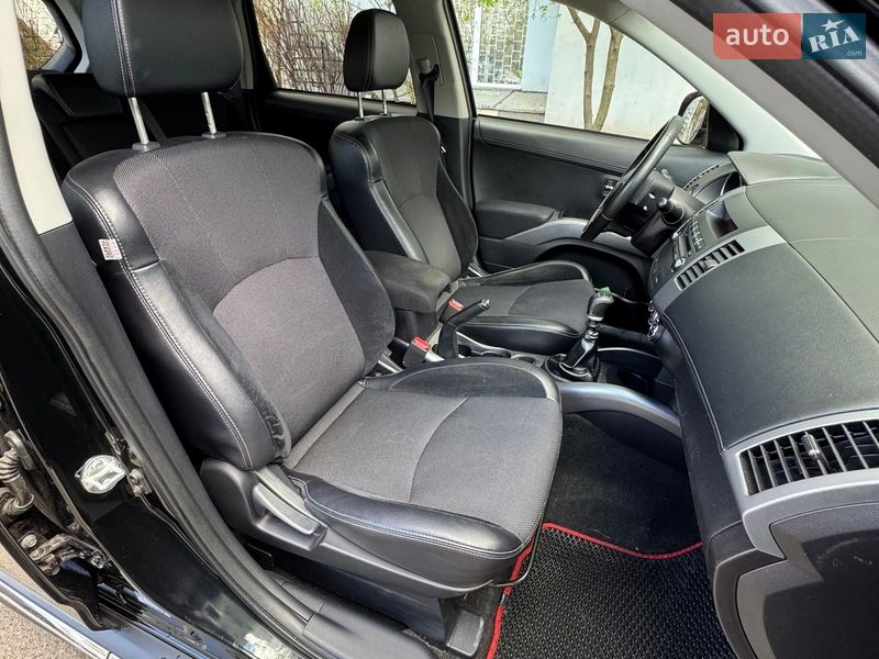 Внедорожник / Кроссовер Mitsubishi Outlander 2012 в Черкассах