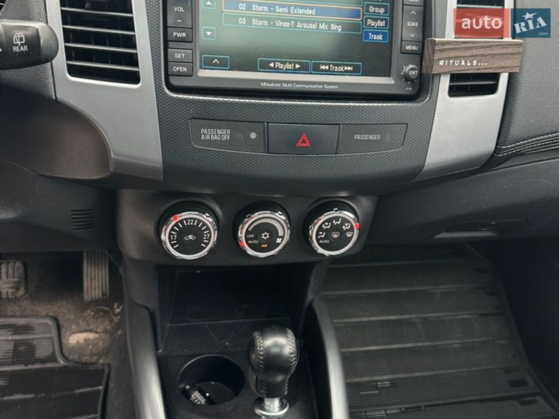 Внедорожник / Кроссовер Mitsubishi Outlander 2010 в Львове