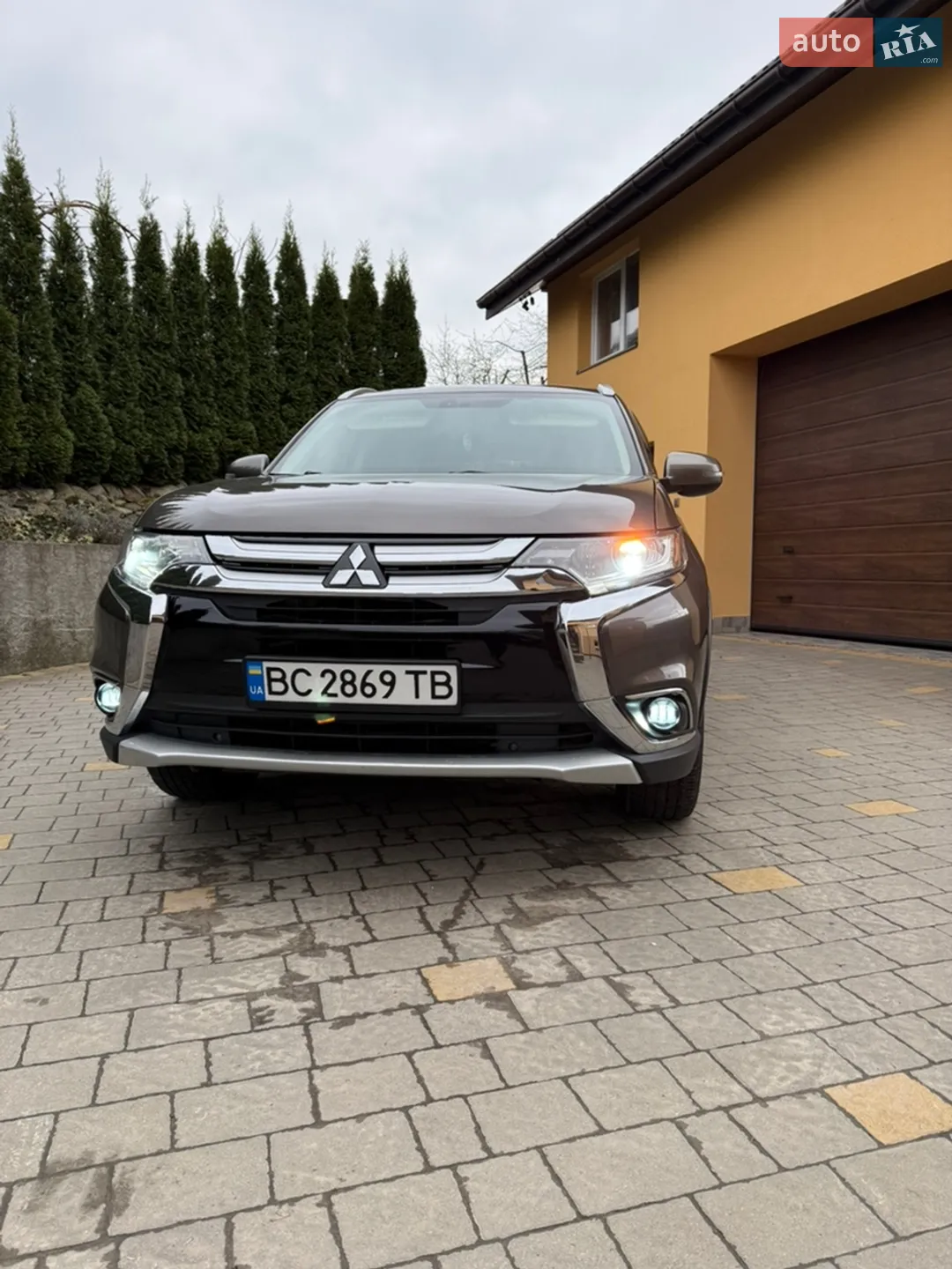 2017 Mitsubishi Outlander - фото 1