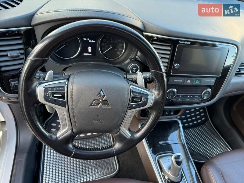 Позашляховик / Кросовер Mitsubishi Outlander 2017 в Чернівцях