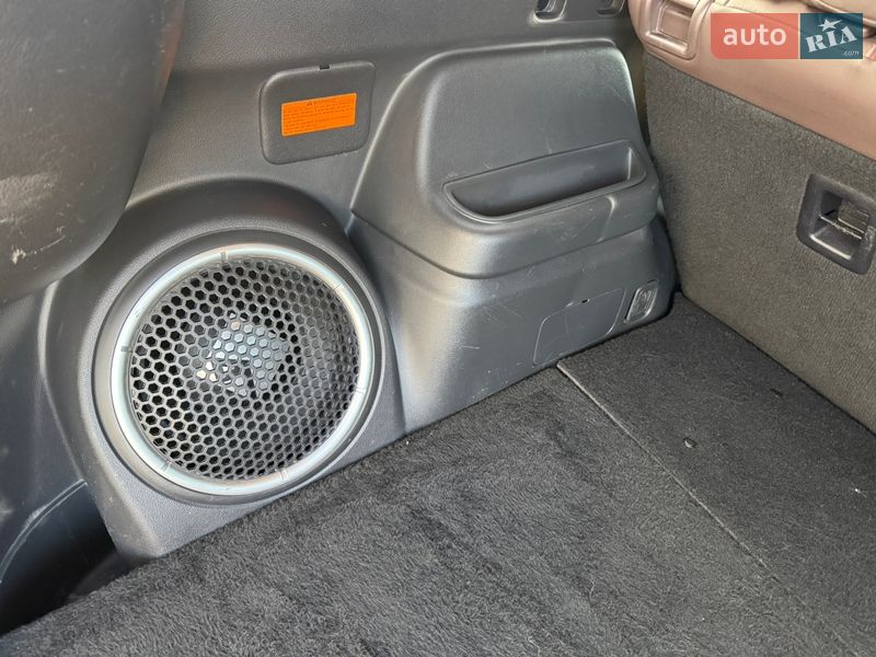 Позашляховик / Кросовер Mitsubishi Outlander 2017 в Чернівцях