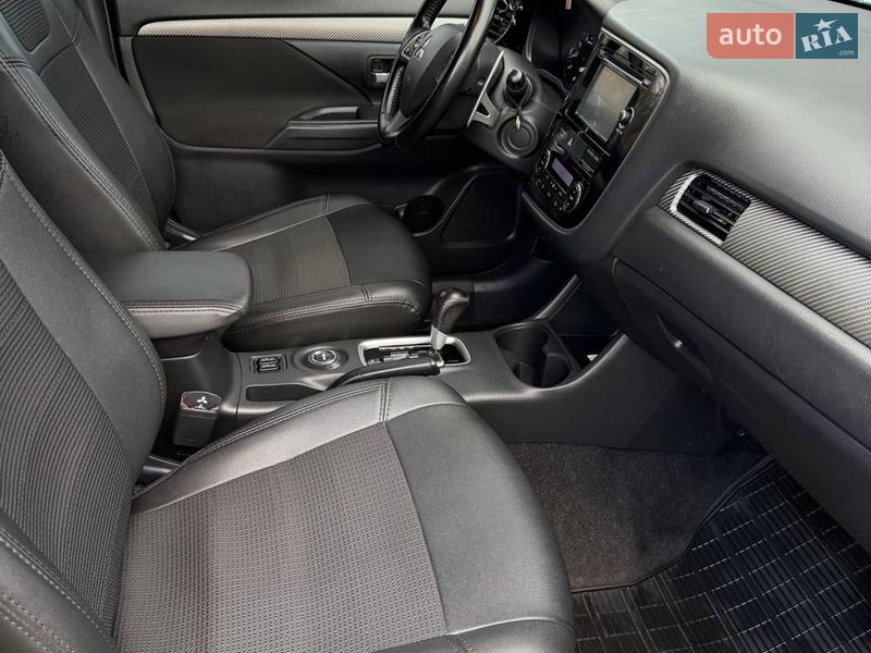 Позашляховик / Кросовер Mitsubishi Outlander 2012 в Гадячі