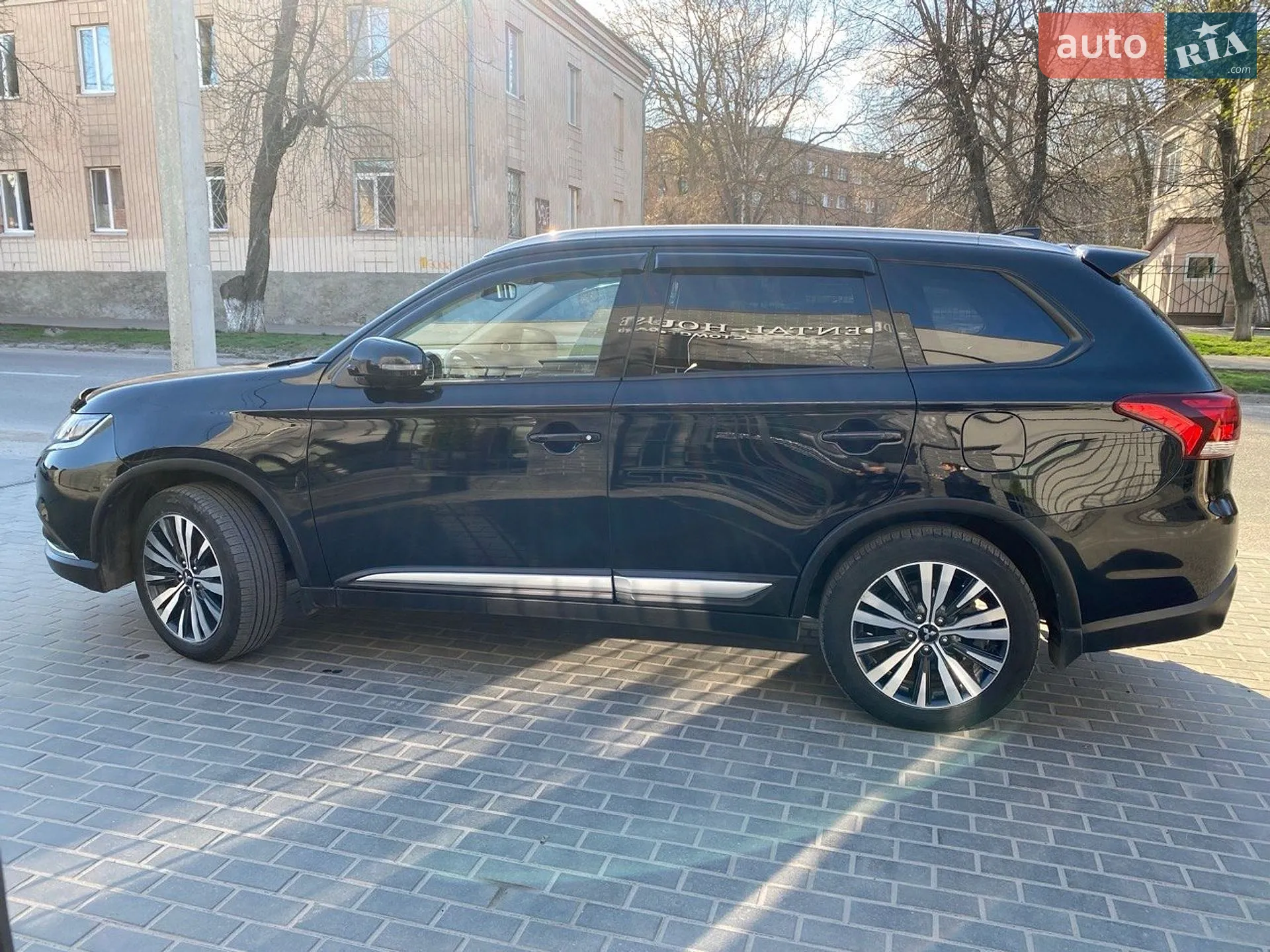 2020 Mitsubishi Outlander - мініатюра 2