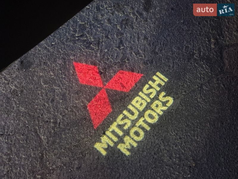 Внедорожник / Кроссовер Mitsubishi Outlander 2021 в Запорожье