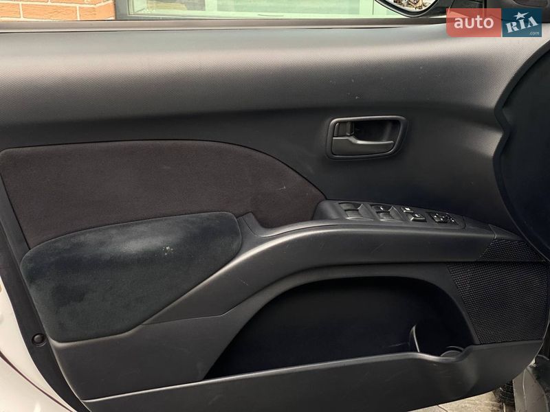 Внедорожник / Кроссовер Mitsubishi Outlander 2011 в Киеве