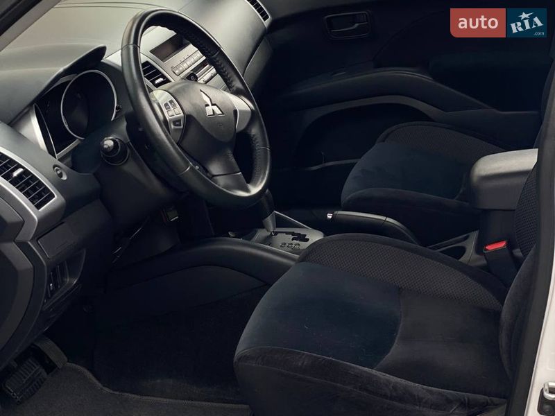Внедорожник / Кроссовер Mitsubishi Outlander 2011 в Киеве
