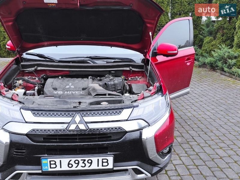 Внедорожник / Кроссовер Mitsubishi Outlander 2019 в Харькове