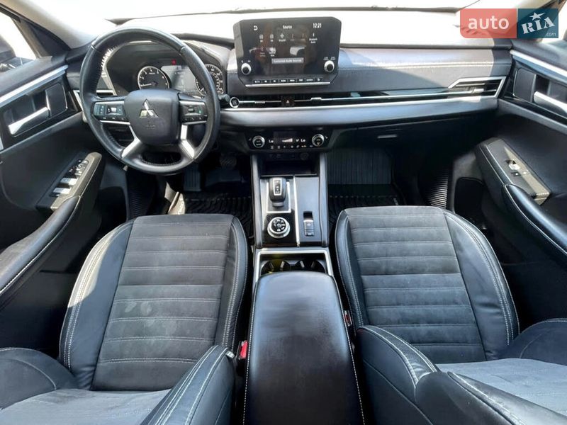 Внедорожник / Кроссовер Mitsubishi Outlander 2021 в Чернигове