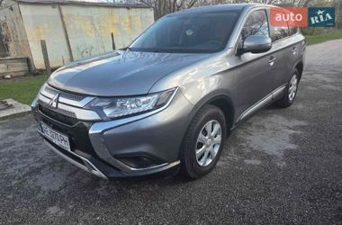 Позашляховик / Кросовер Mitsubishi Outlander 2021 в Кам'янському