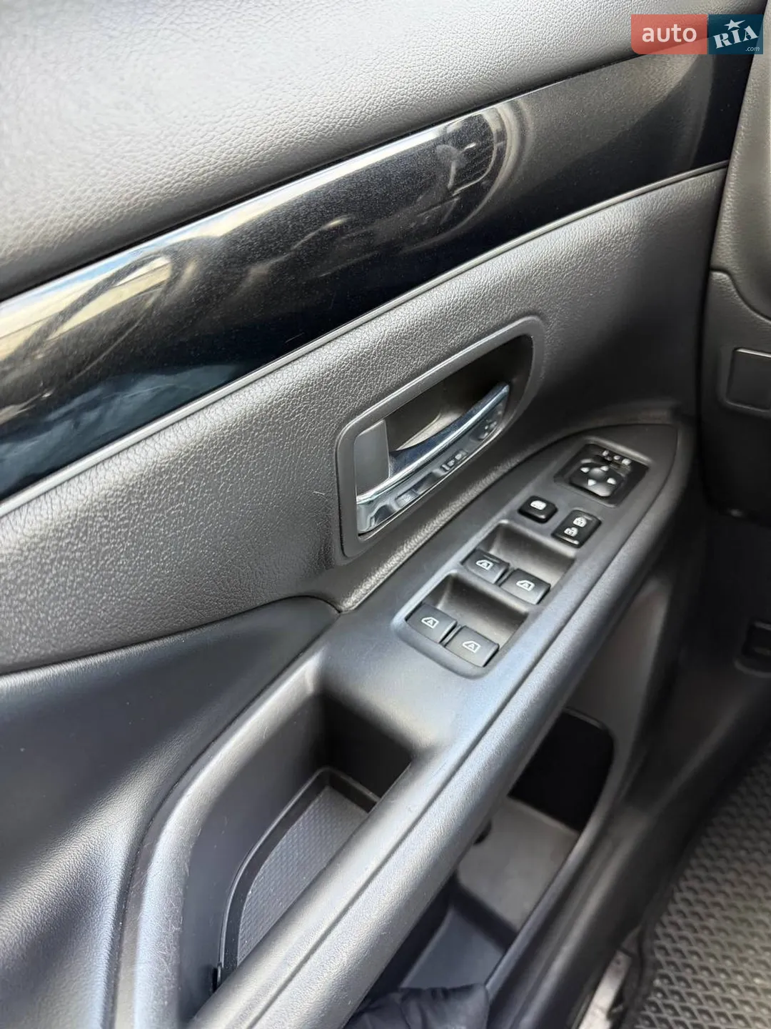 2019 Mitsubishi Outlander - мініатюра 16