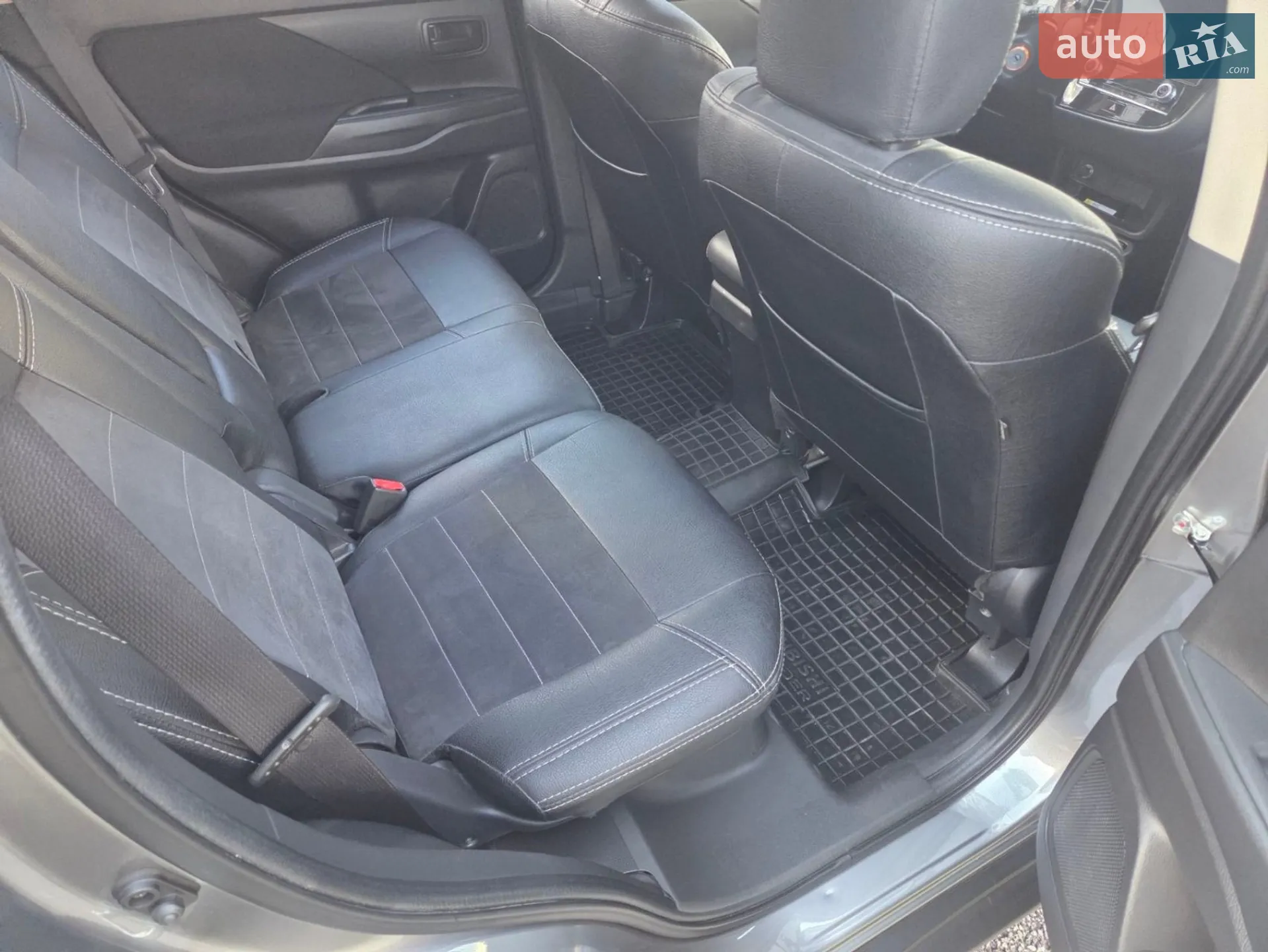 2021 Mitsubishi Outlander - мініатюра 16