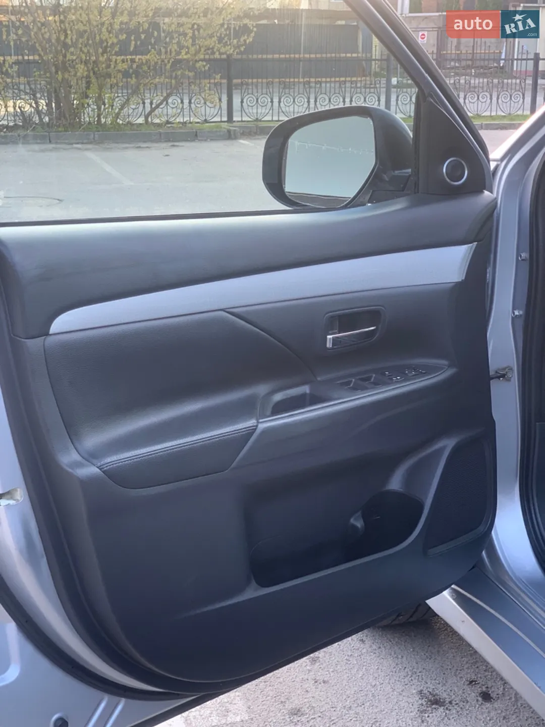 2014 Mitsubishi Outlander - мініатюра 14
