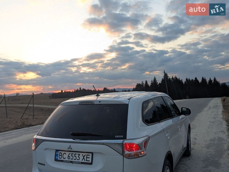 Mitsubishi Outlander 2014