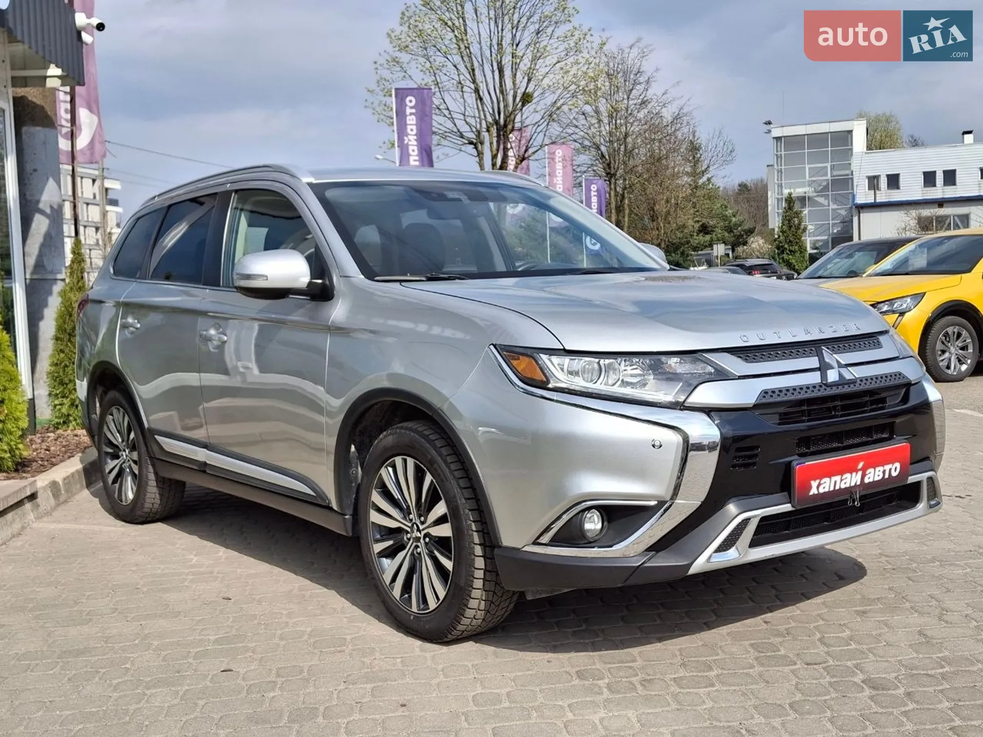 2020 Mitsubishi Outlander - мініатюра 3
