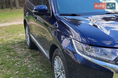 Внедорожник / Кроссовер Mitsubishi Outlander 2016 в Чернигове