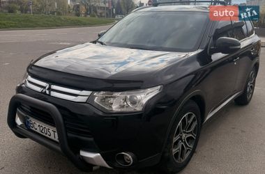 Позашляховик / Кросовер Mitsubishi Outlander 2015 в Львові