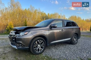 Внедорожник / Кроссовер Mitsubishi Outlander 2017 в Яворове