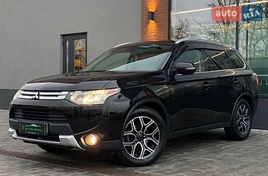 Внедорожник / Кроссовер Mitsubishi Outlander 2015 в Киеве