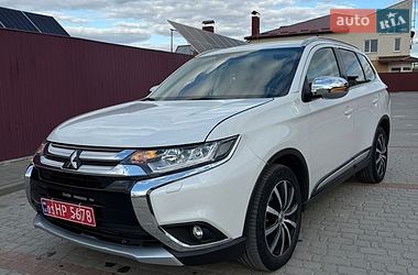 Внедорожник / Кроссовер Mitsubishi Outlander 2016 в Золочеве
