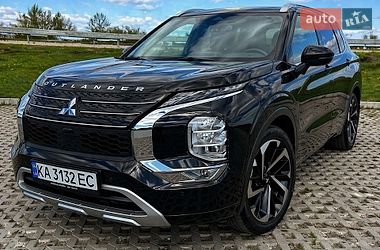 Внедорожник / Кроссовер Mitsubishi Outlander 2023 в Львове