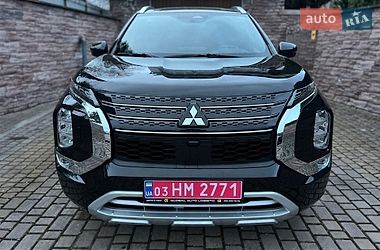 Внедорожник / Кроссовер Mitsubishi Outlander 2023 в Львове