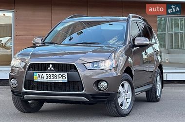 Позашляховик / Кросовер Mitsubishi Outlander 2012 в Києві