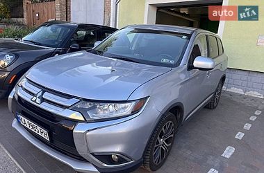 Внедорожник / Кроссовер Mitsubishi Outlander 2017 в Киеве