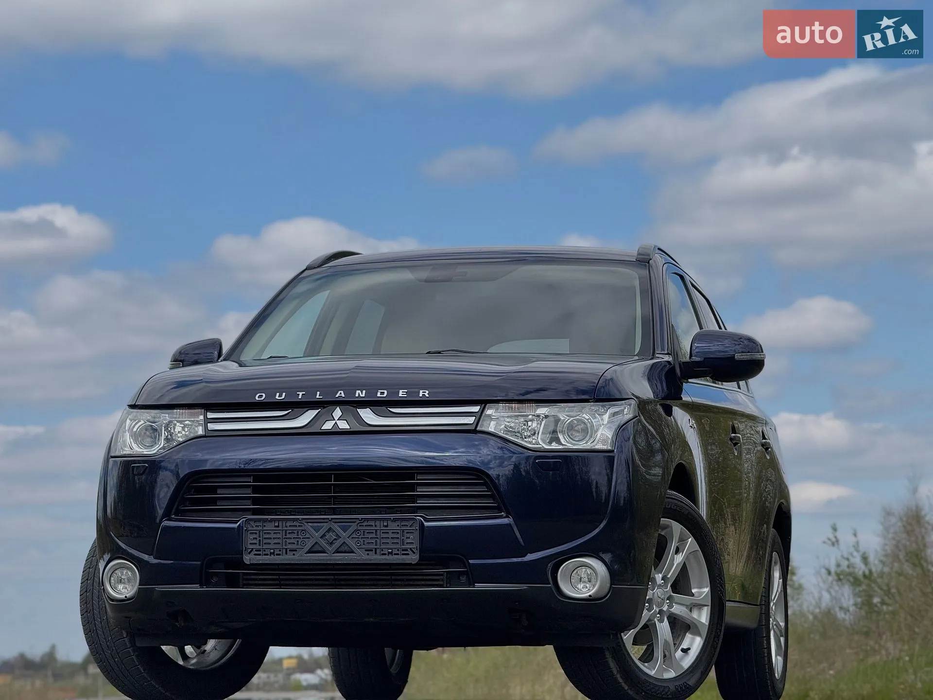 2013 Mitsubishi Outlander - фото 1