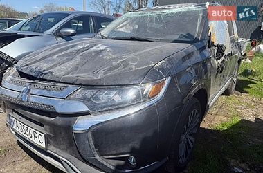 Позашляховик / Кросовер Mitsubishi Outlander 2019 в Києві