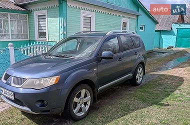 Внедорожник / Кроссовер Mitsubishi Outlander 2006 в Клевани
