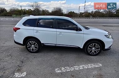 Позашляховик / Кросовер Mitsubishi Outlander 2017 в Запоріжжі