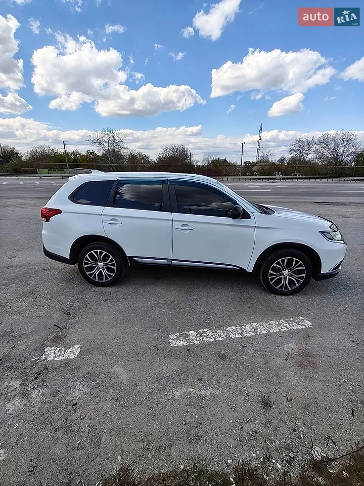 2017 Mitsubishi Outlander - мініатюра 15